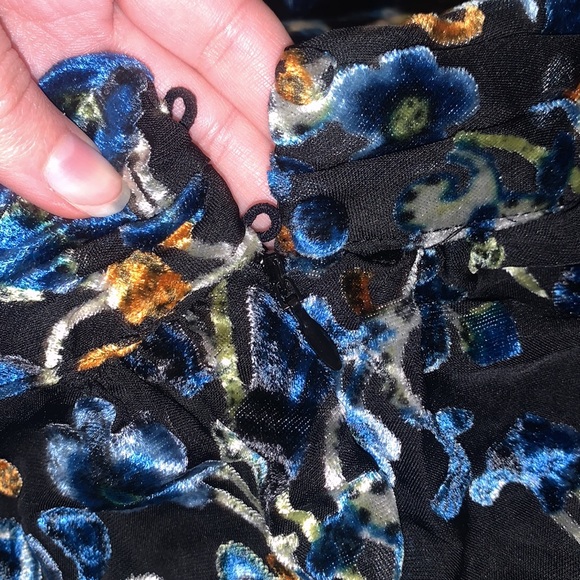 French Connection Avery Velvet Keyhole Burnout Top Size XS - Picture 9 of 12